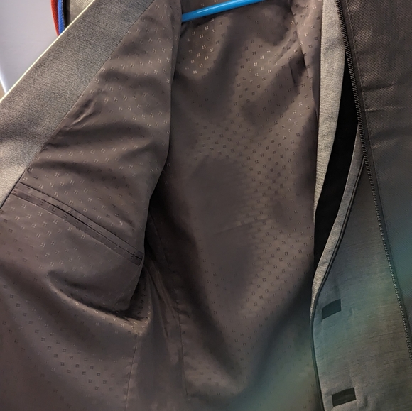 Suit - Picture 3 of 5